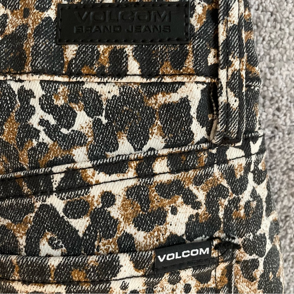 New Volcom Women’s 27 Leopard Print High Rise Button Fly Skinny Denim Jeans - Picture 15 of 16